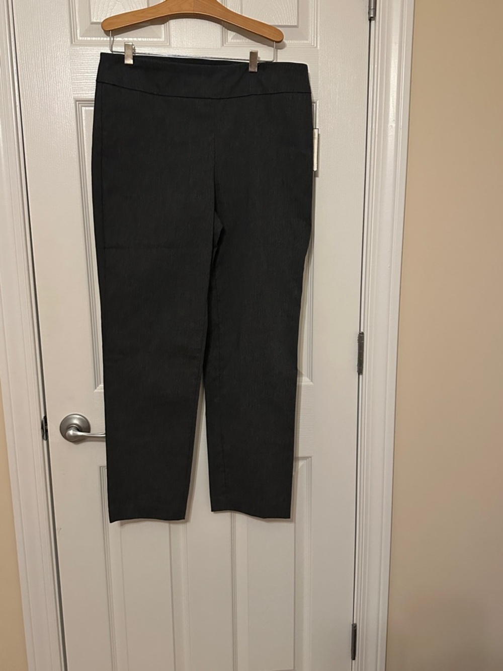 Dana Buchman Black Cropped Ponte Pull-On Pants